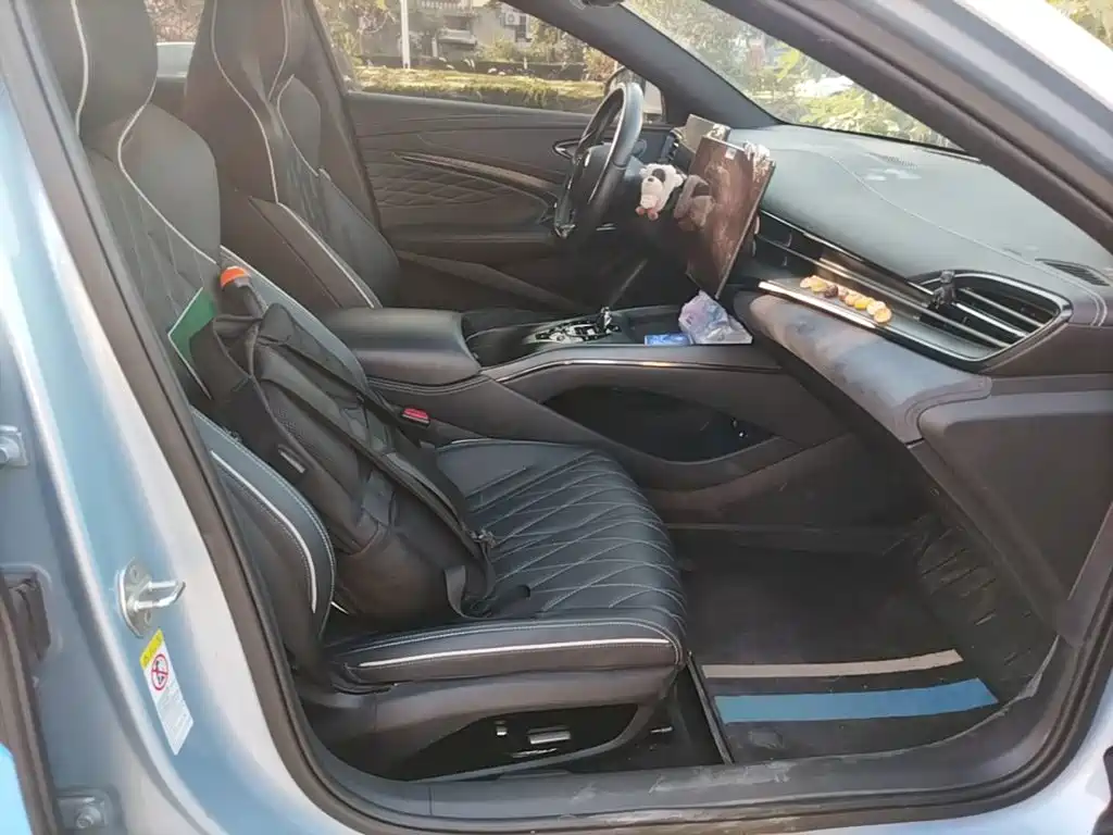 BYD Seal — фото 25