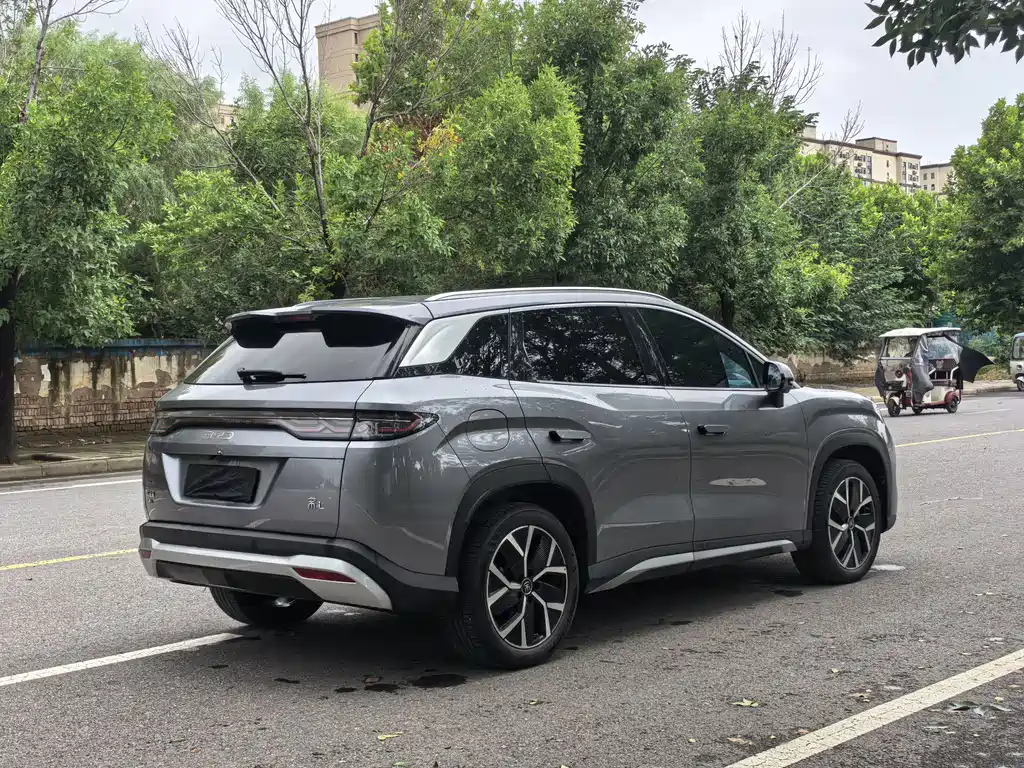 BYD L DM-i — фото 6