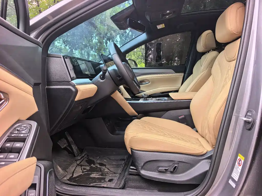 BYD L DM-i — фото 8