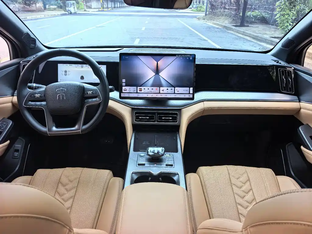 BYD L DM-i — фото 10