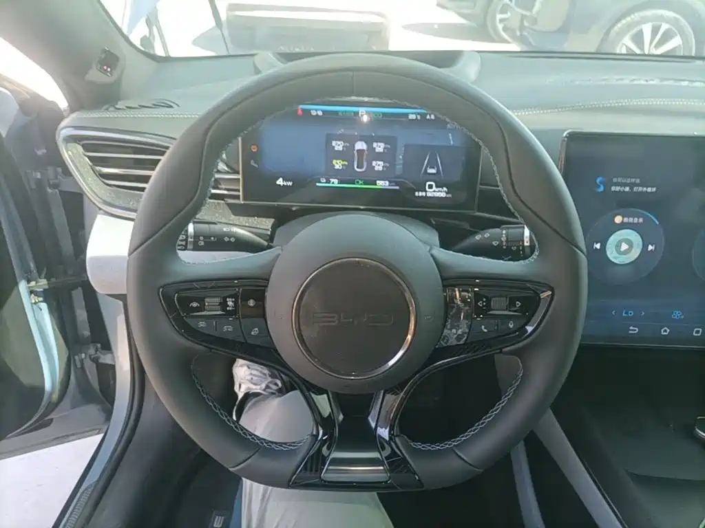 BYD Seal — фото 11