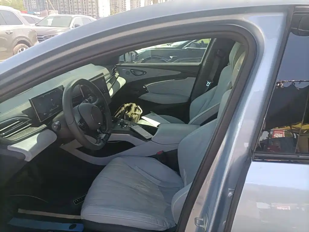 BYD Seal — фото 15