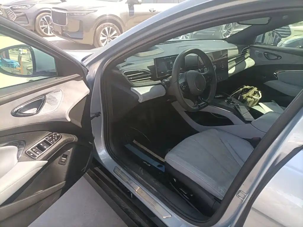 BYD Seal — фото 16