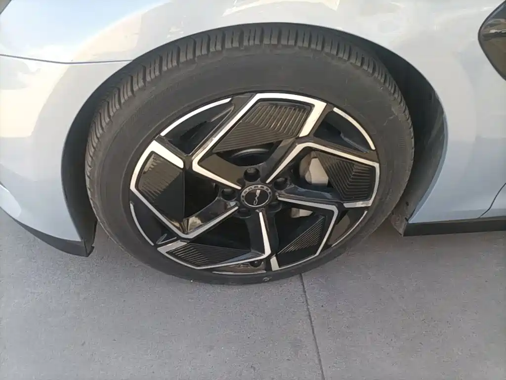 BYD Seal — фото 23