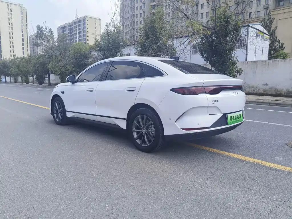 BYD Qin L — фото 9