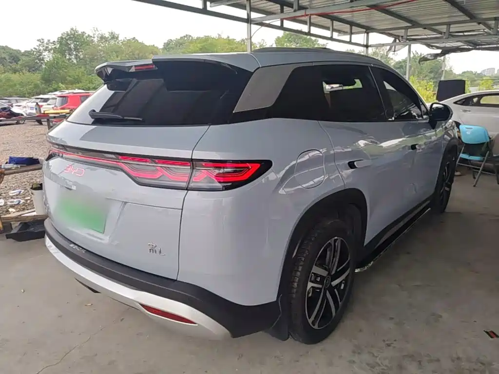 BYD L DM-i — фото 7