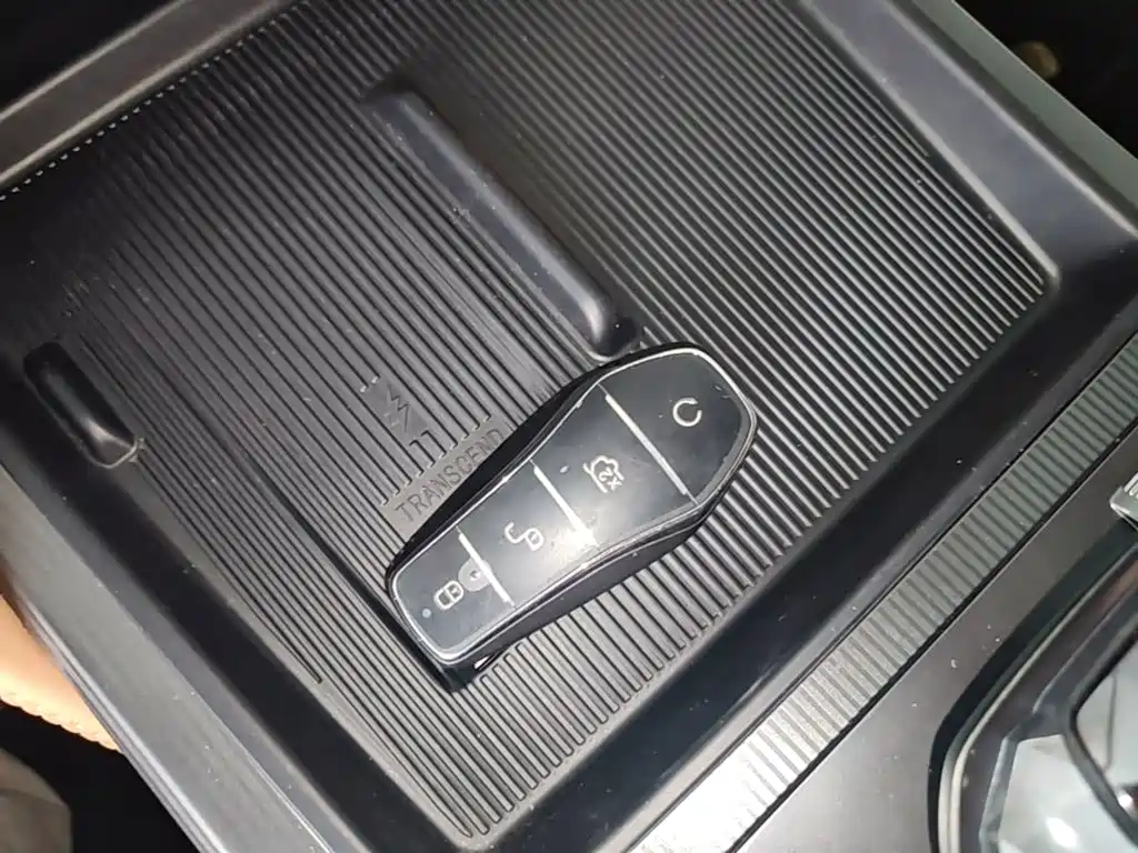 BYD L DM-i — фото 9
