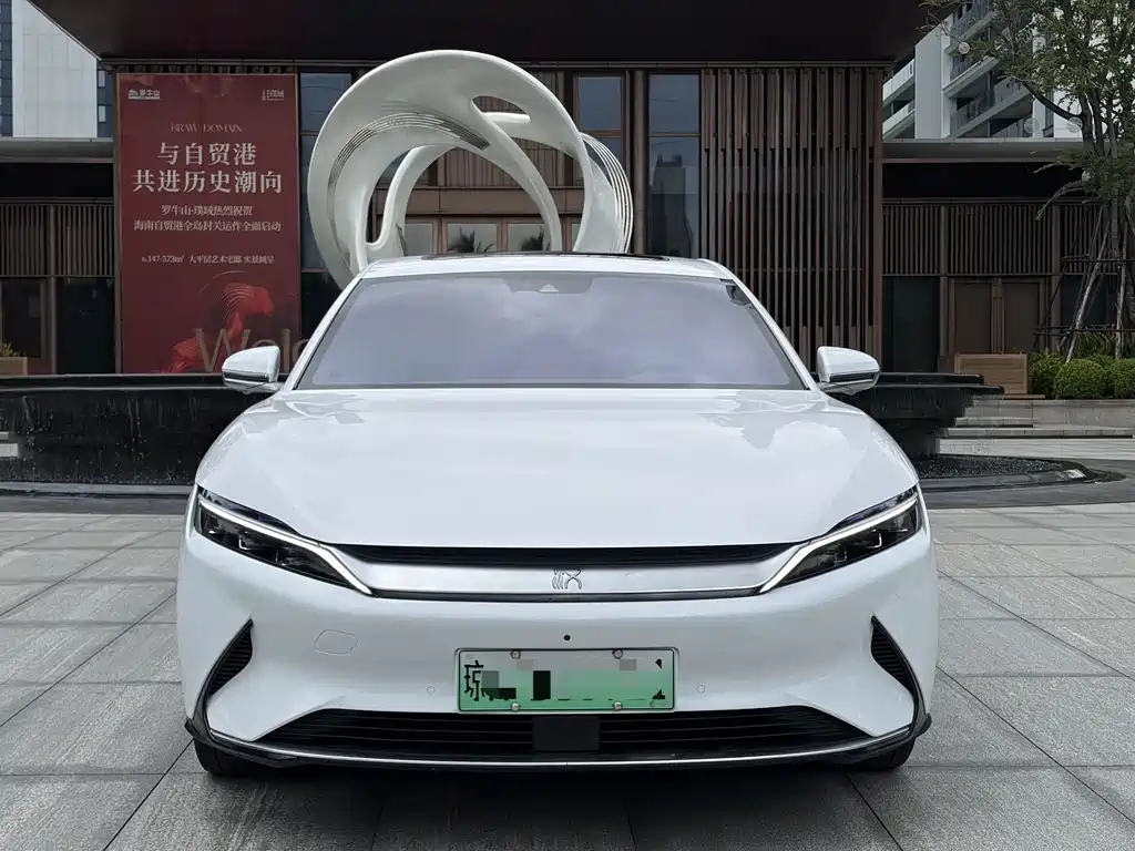 BYD Han — фото 3