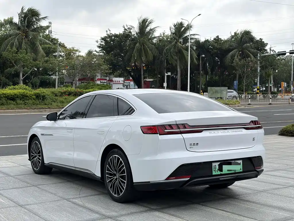 BYD Han — фото 10