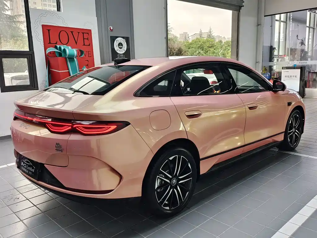 BYD Qin L — фото 9