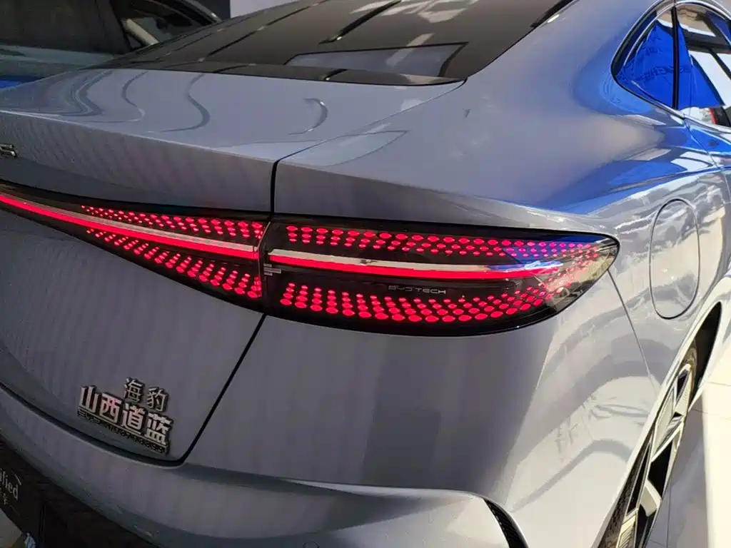 BYD Seal — фото 24