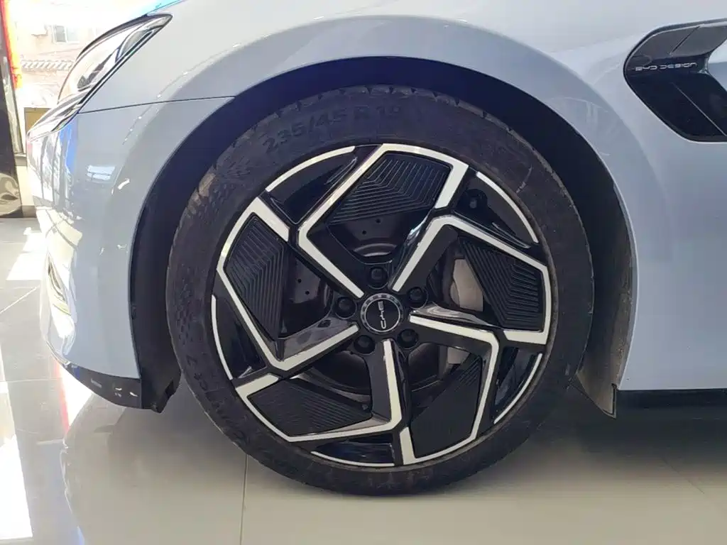 BYD Seal — фото 25