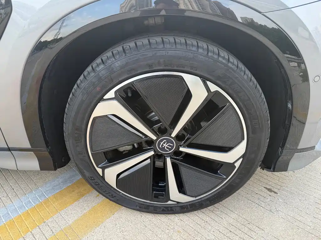 BYD L EV — фото 10