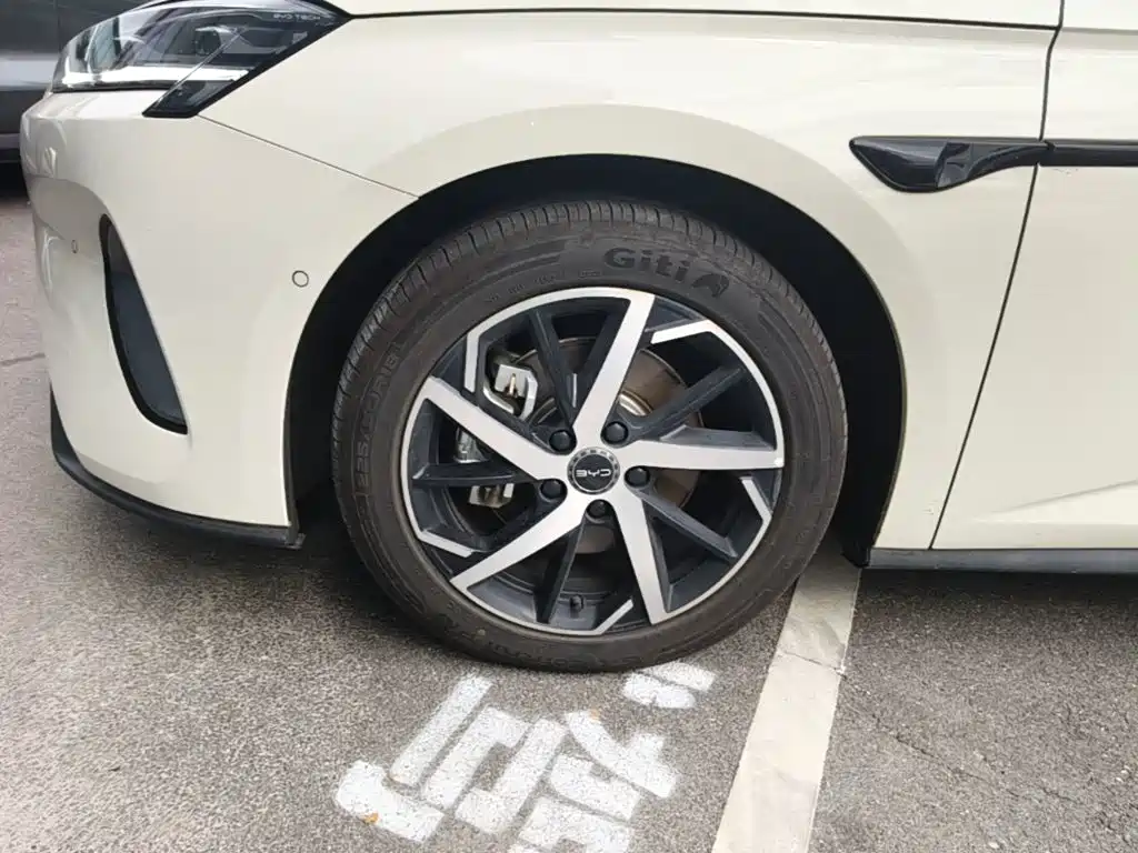 BYD Seal 07 DM-i — фото 23