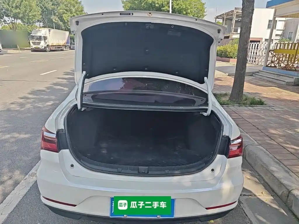 BYD Qin — фото 15