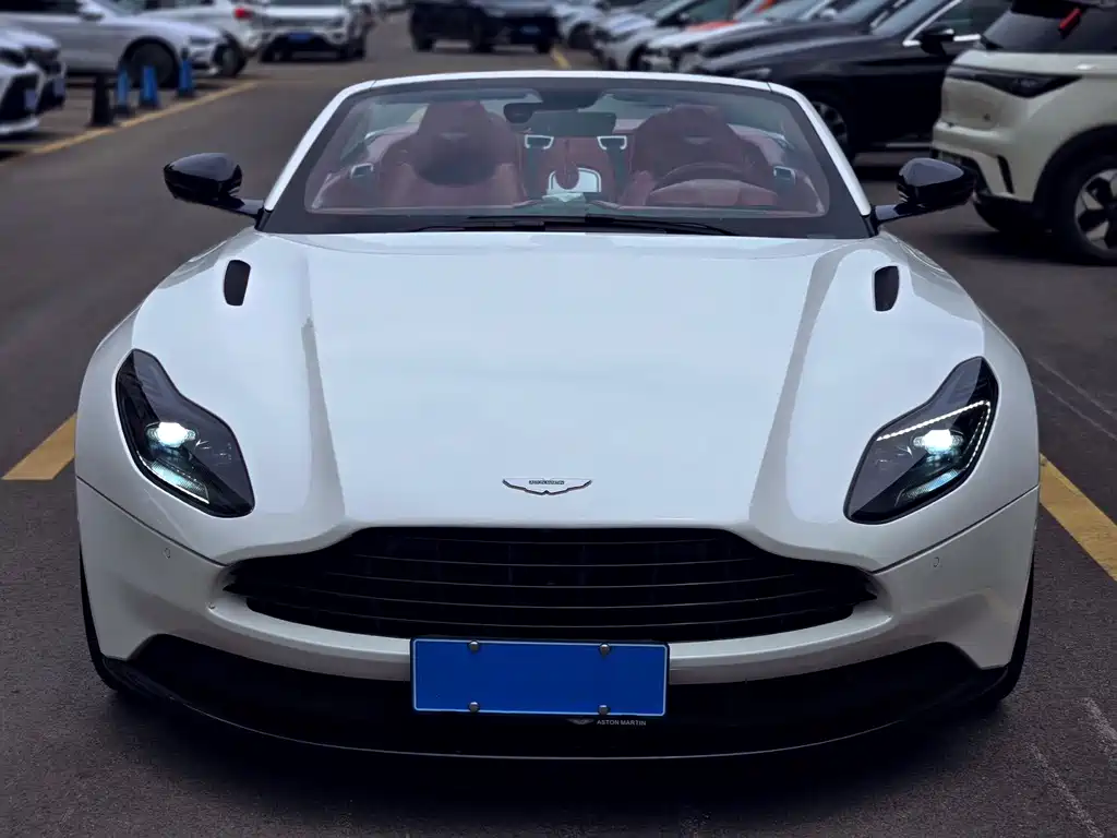 Aston Martin DB11 — фото 2