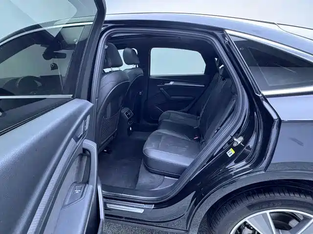 Audi Q5L Sportback — фото 11