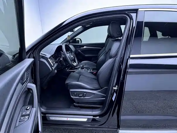 Audi Q5L Sportback — фото 10