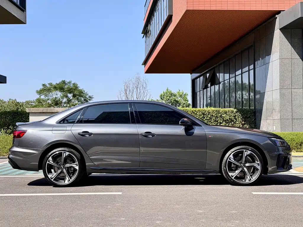 Audi A4L — фото 3