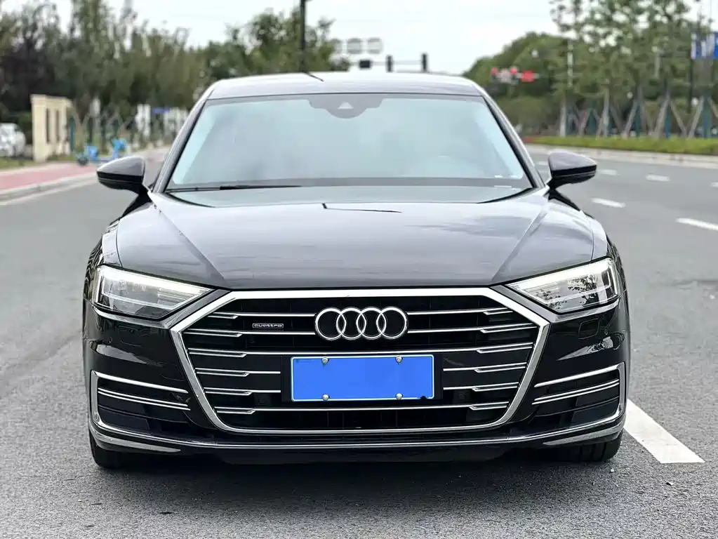 Audi A8 — фото 2