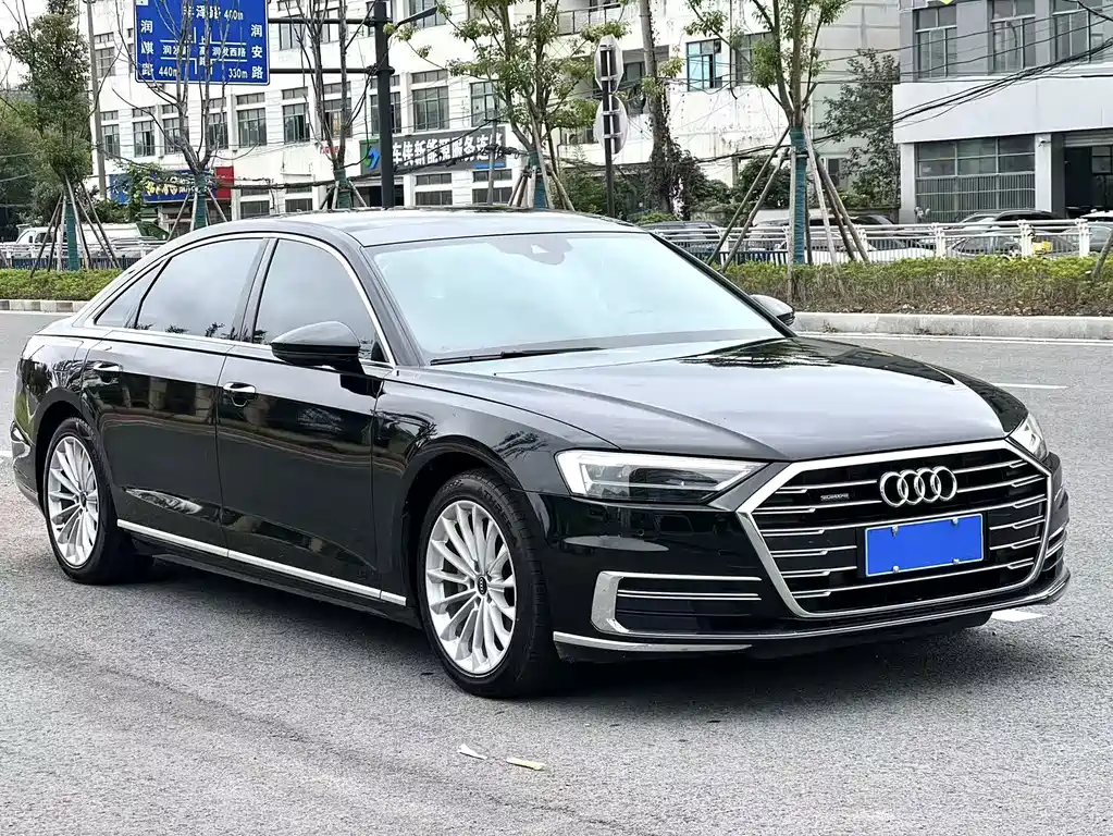 Audi A8 — фото 3