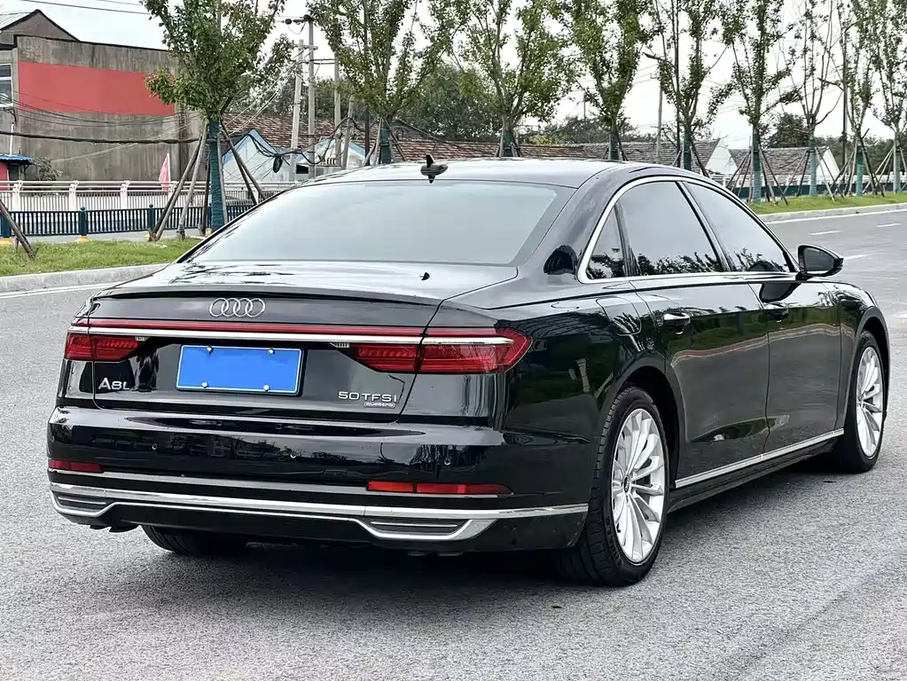 Audi A8 — фото 4