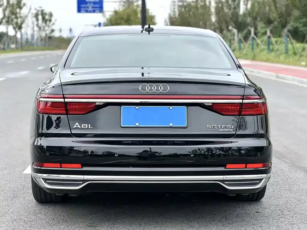 Audi A8 — фото 5
