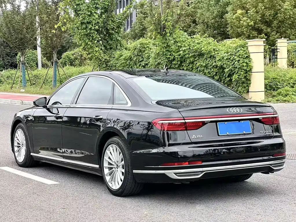 Audi A8 — фото 6