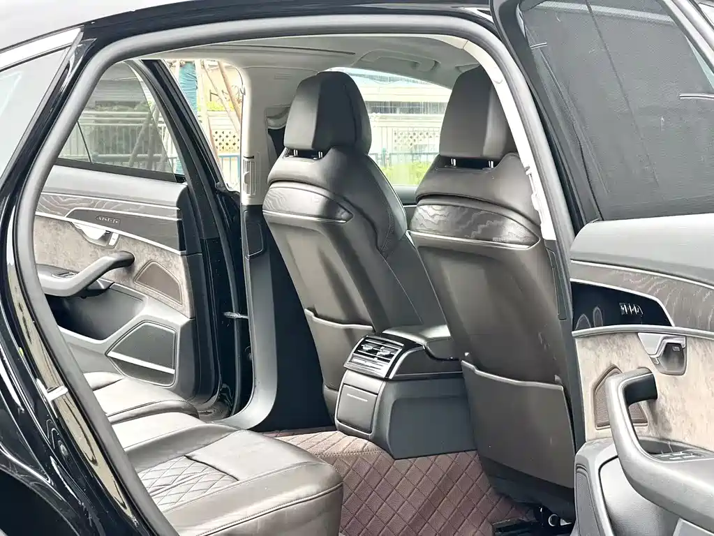 Audi A8 — фото 10