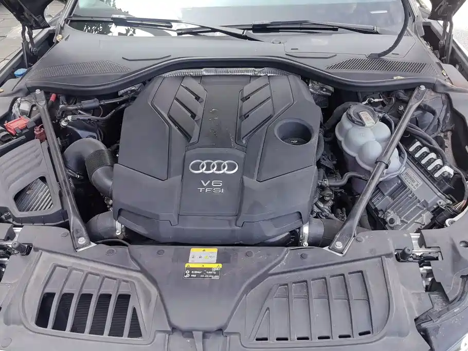 Audi A8 — фото 10
