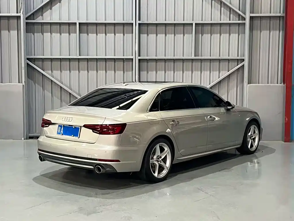 Audi A4L — фото 7
