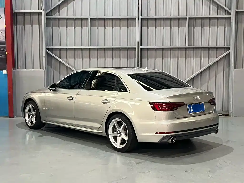 Audi A4L — фото 9