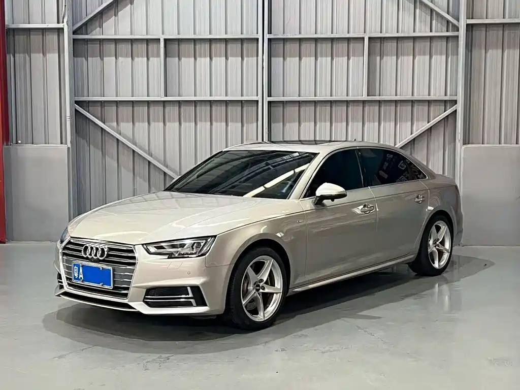 Audi A4L — фото 1