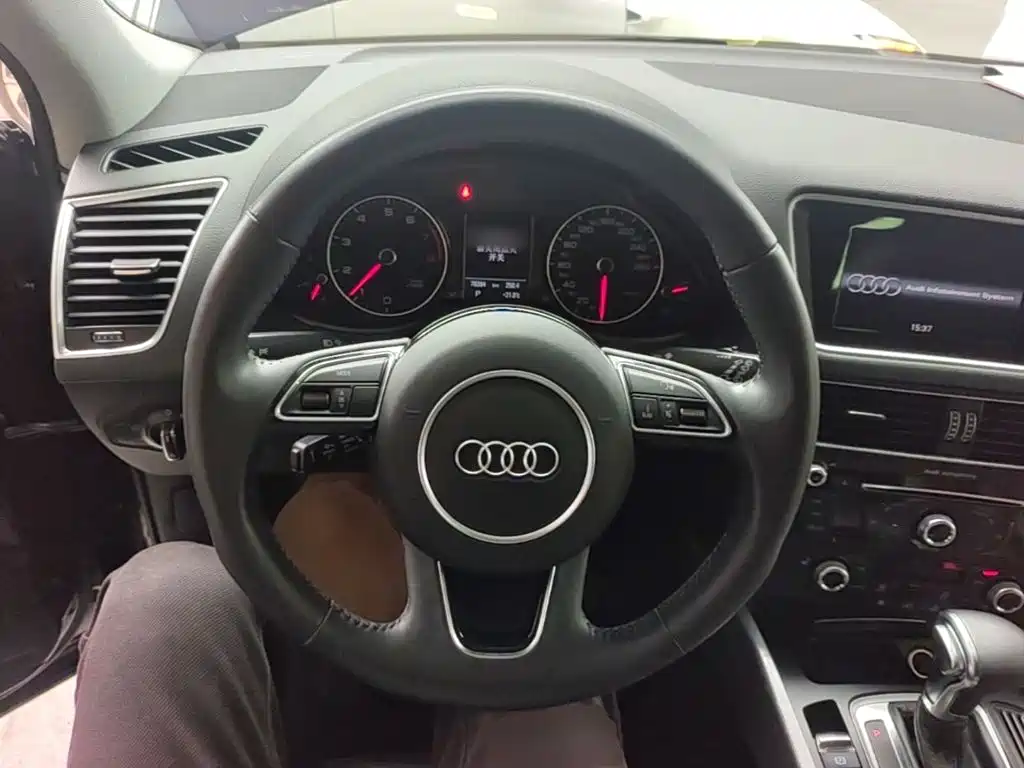 Audi Q5 — фото 10