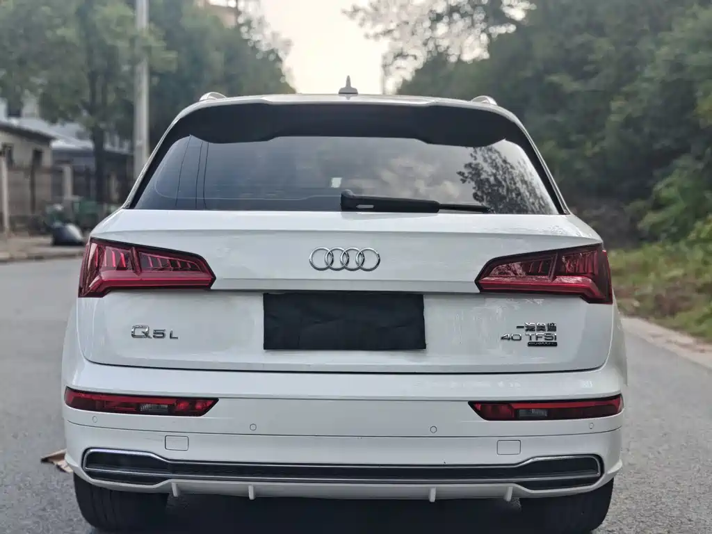 Audi Q5L — фото 10