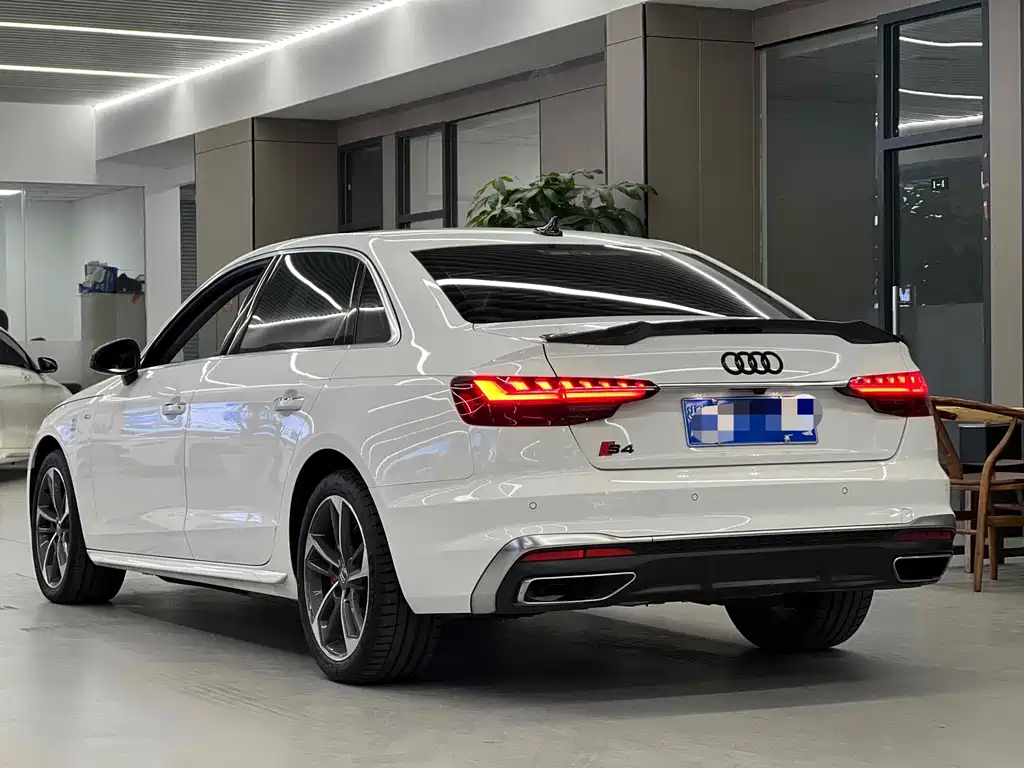 Audi A4L — фото 9