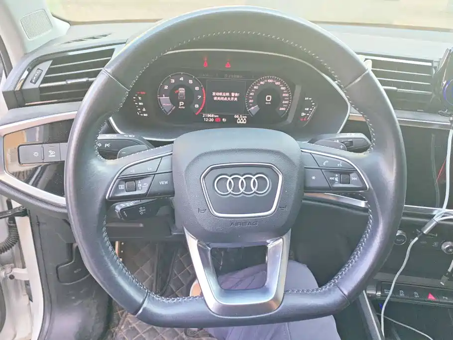 Audi Q3 — фото 15