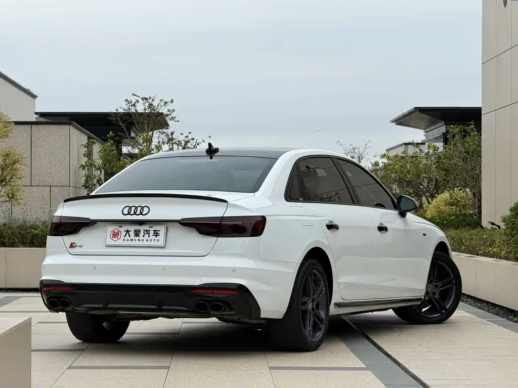 Audi A4L — фото 11