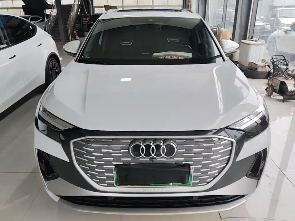 Audi Q4 e-tron — фото 2