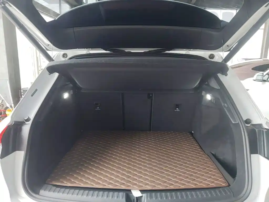 Audi Q4 e-tron — фото 18