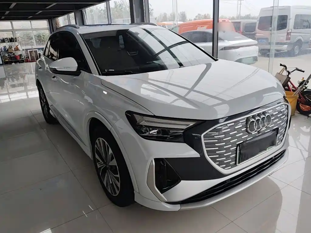 Audi Q4 e-tron — фото 3