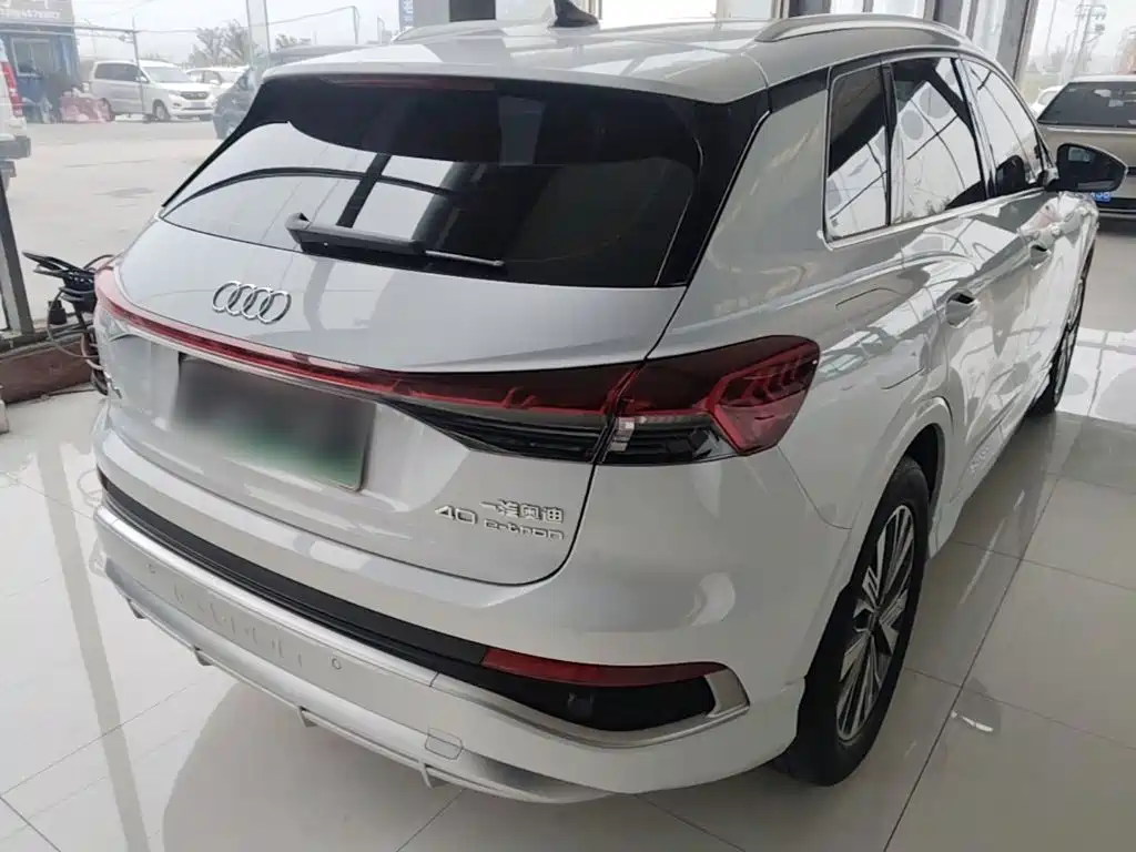 Audi Q4 e-tron — фото 6