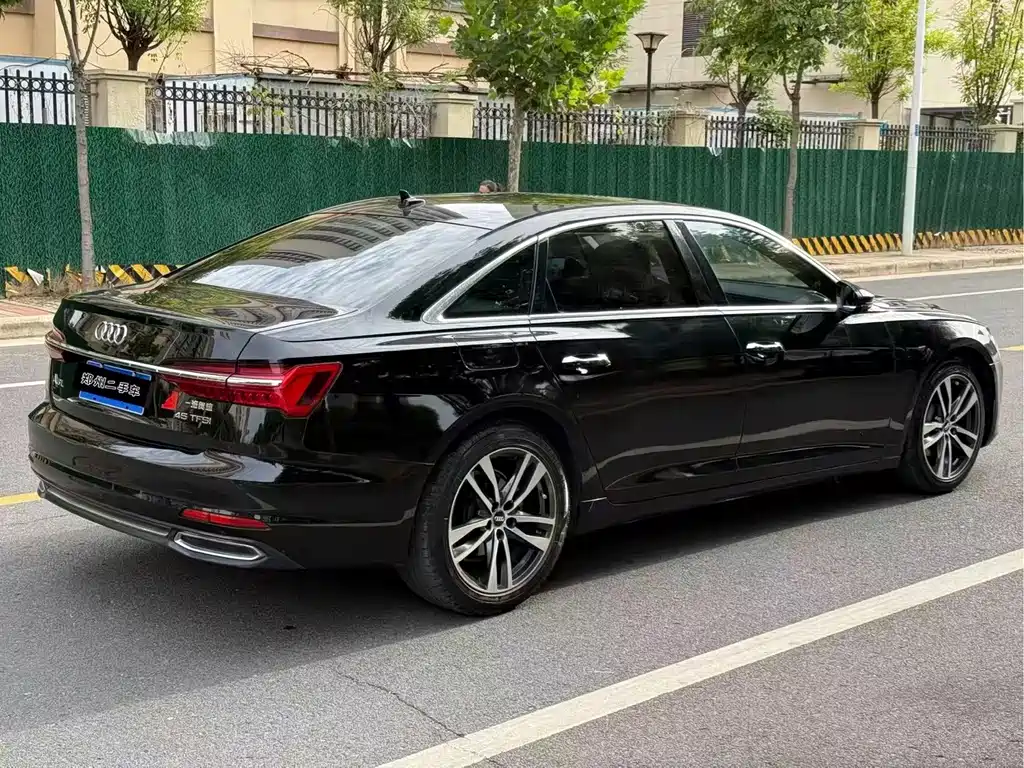 Audi A6L — фото 7