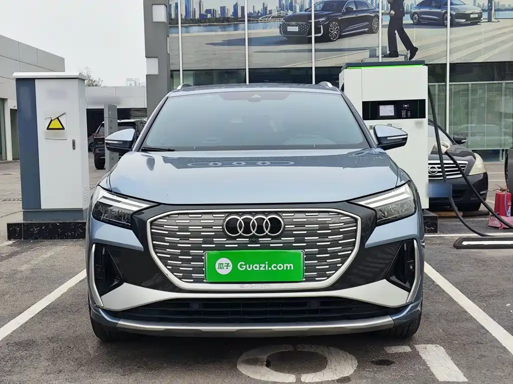 Audi Q4 e-tron — фото 2