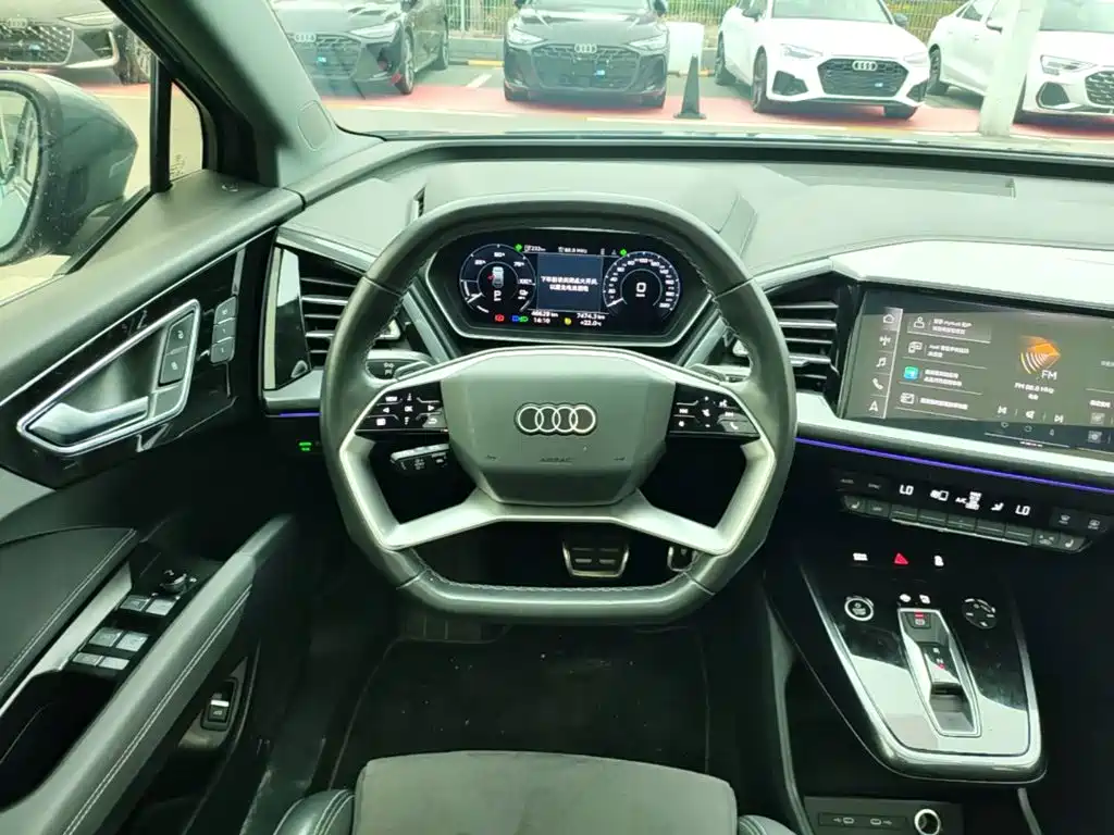 Audi Q4 e-tron — фото 10