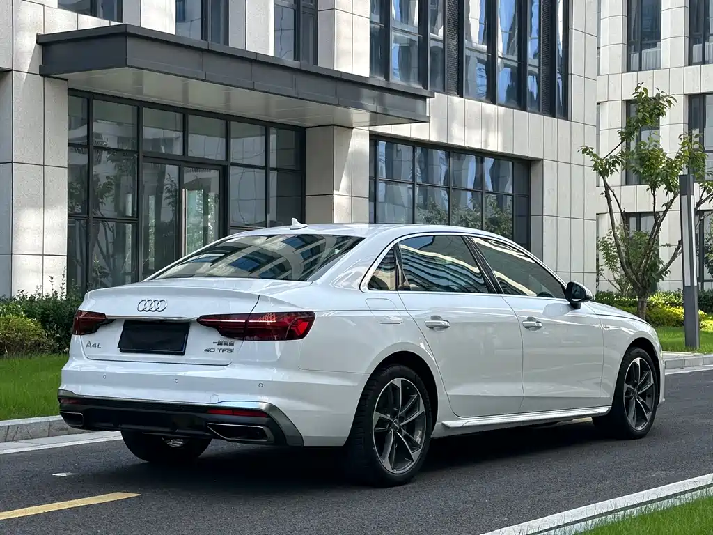 Audi A4L — фото 30