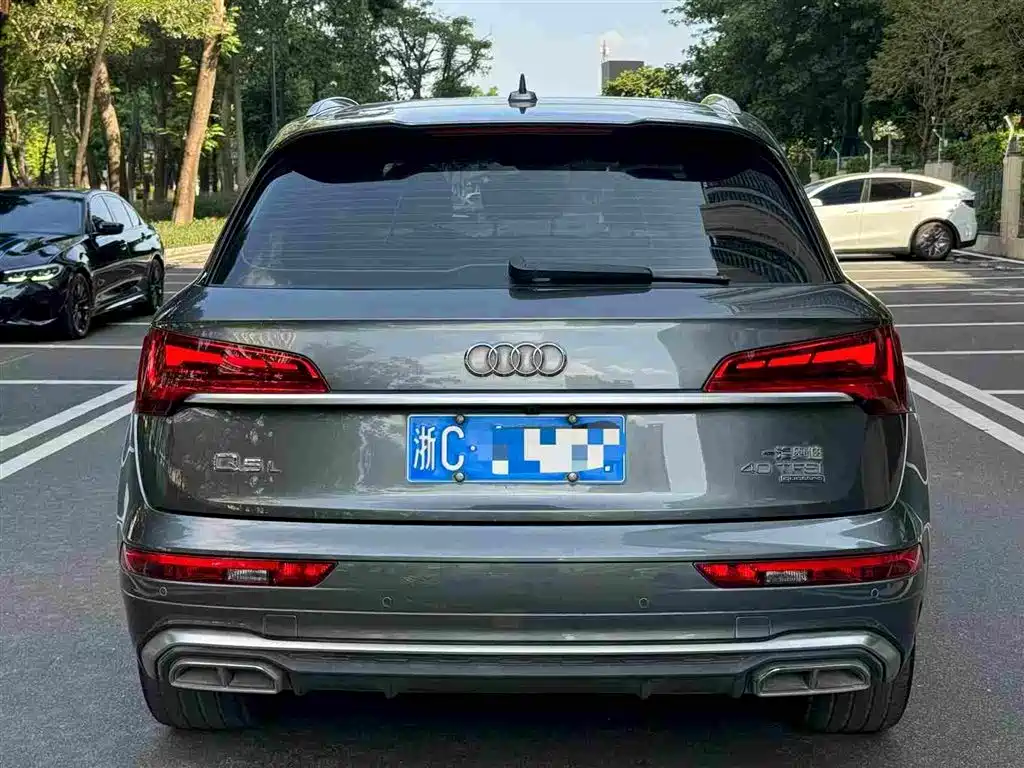 Audi Q5L — фото 5
