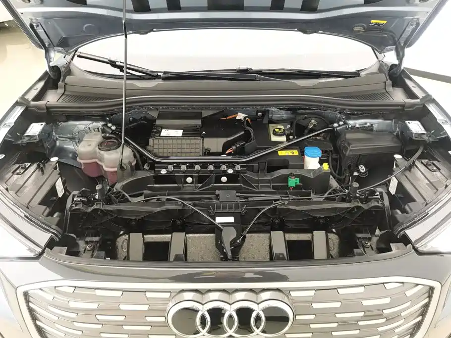 Audi Q4 e-tron — фото 10