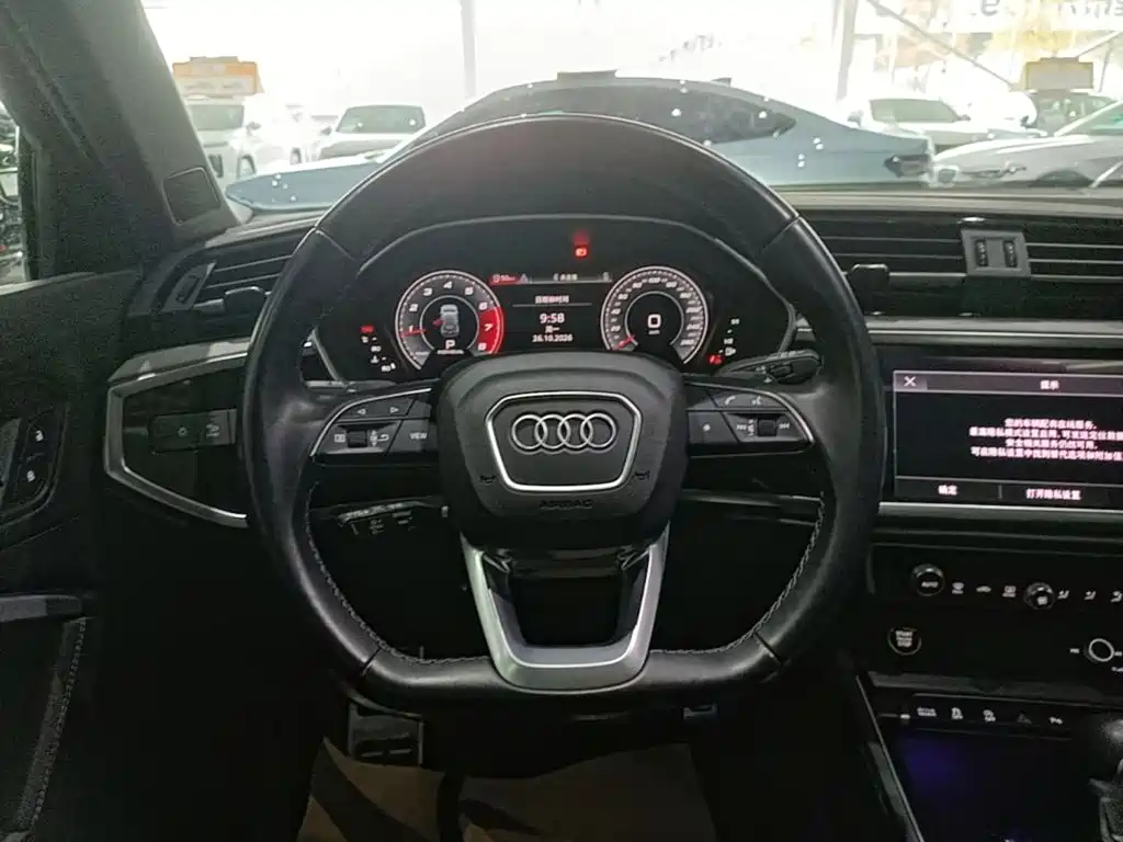Audi Q3 — фото 10