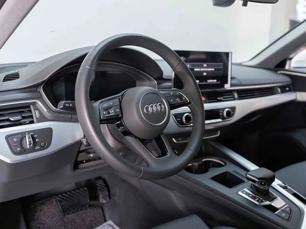 Audi A4L — фото 10
